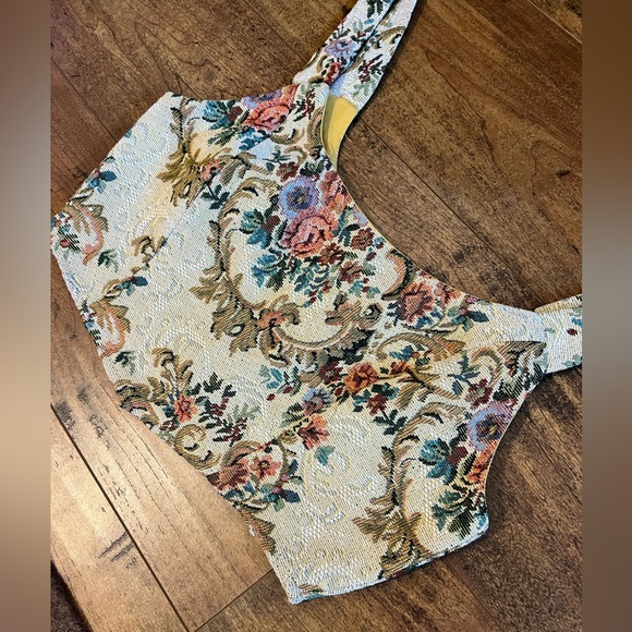 Le Lis Tapestry Crop Top Size Small EUC - Picture 2 of 5
